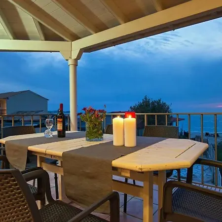 بيت للعطل Maistro House أخارافي